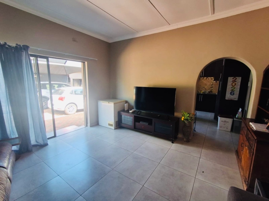 To Let 2 Bedroom Property for Rent in Meerhof North West